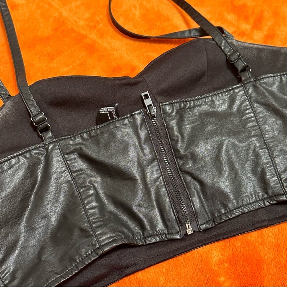 FOREVER 21 Bedazzled black cropped tanktop S - Picture 2 of 4